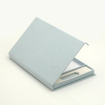 Pudełko płótno pastel niebieskie na zdjęcia 15x23 i pendrive (do 50 zdjęć)