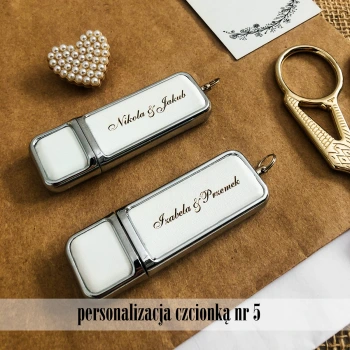 Biały pendrive ze skóry 8GB 2.0