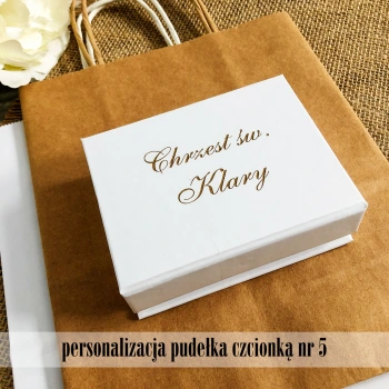 Białe, laminowane pudełko na pendrive drewniany