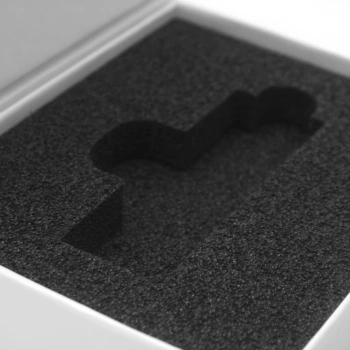 Białe, laminowane pudełko na pendrive drewniany