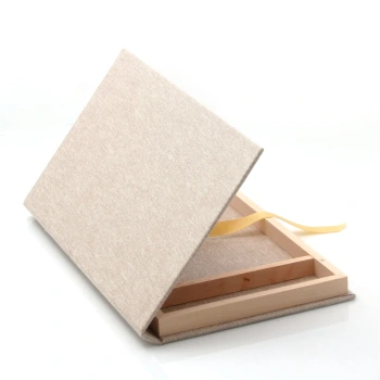 Pudełko na zdjęcia 15x23 i pendrive (płótno+drewno, do 50 zdjęć)