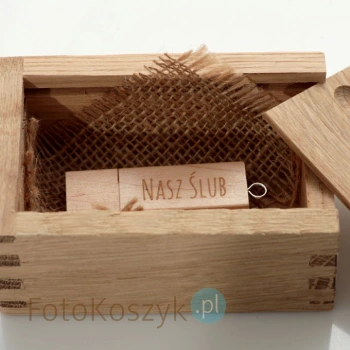 Dębowe pudełko na pendrive