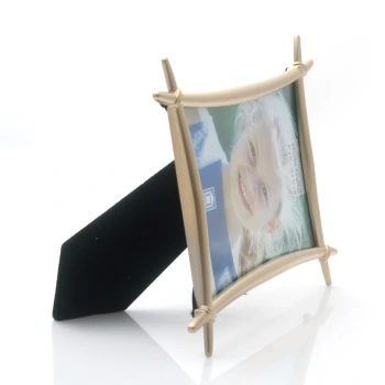 Złota, metalowa ramka na zdjęcie 10x15