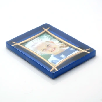 Złota, metalowa ramka na zdjęcie 10x15