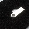 Uniwersalne pudełko na pendrive welur niebieski (magnes)