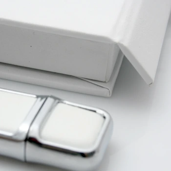 Zestaw biały pendrive + pudełko do 50 zdjęć i pen