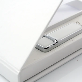 Zestaw biały pendrive + pudełko do 50 zdjęć i pen