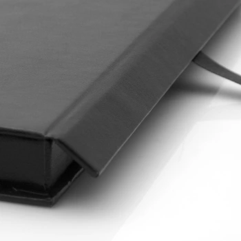Czarne pudełko na zdjęcia 15x23 i pendrive (do 50 zdjęć)