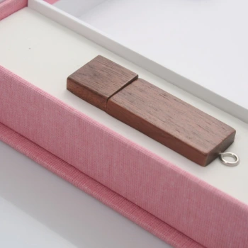 Pudełko płótno róż na zdjęcia 15x23 i pendrive (do 50 zdjęć)