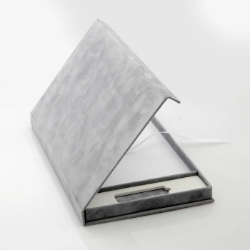 Pudełko welurowe szare na zdjęcia 15x23 i pendrive (do 50 zdjęć)