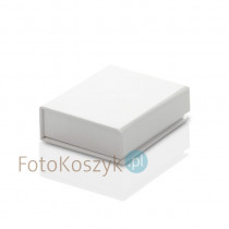 Białe laminowane pudełko na duży pendrive (ze skóry lub materiału)