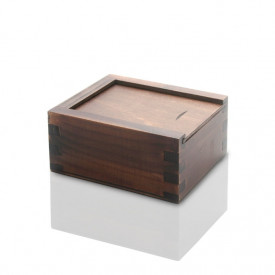 Drewniane bejcowane pudełko na pendrive 